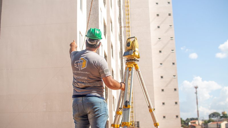 Topografia civil de precisão em canteiro de obras